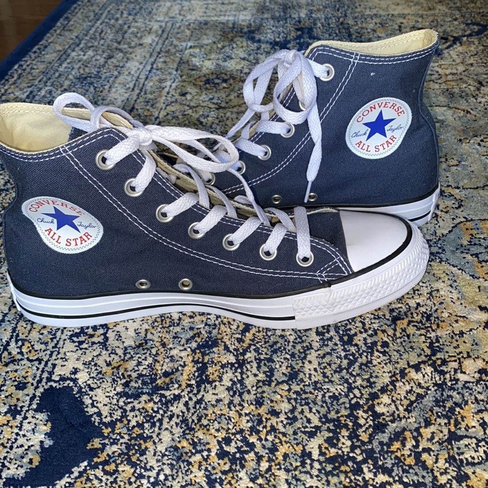 ⚡️Only Worn 1-2x!! Women’s Navy hightop Converse!!